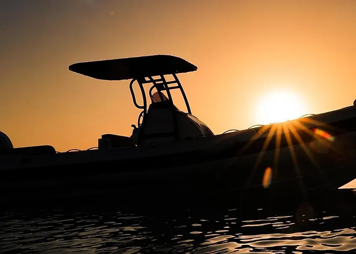 Ferrari Speed Boat Botel *